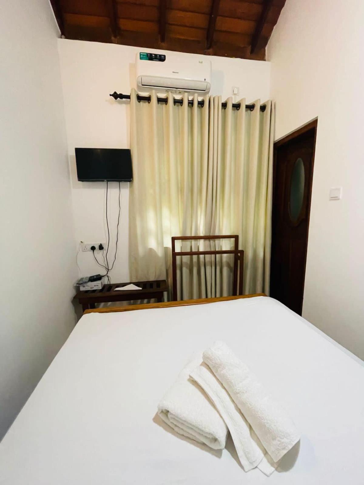 Langama Thena - ළඟම තැන Hotel Holambra Exterior foto